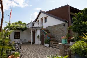 a white house with a staircase and a bicycle in front at Villa Shuaipaj in Gjirokastër
