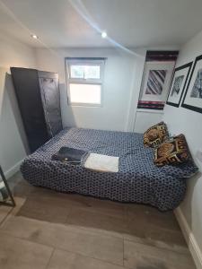 a bedroom with a large bed in a room at 1 Bedroom studio in Datchet