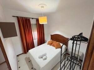 a small bedroom with a bed with a light at Bulevar Carlos III in La Carlota