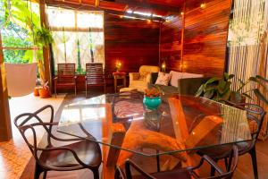 a living room with a glass table and chairs at Espaço Aricá in Chapada dos Guimarães