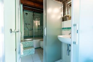 a bathroom with a toilet and a sink at Borghetto Lake House in Valeggio sul Mincio