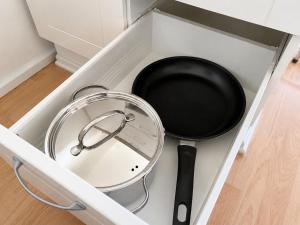 a frying pan and a pan in a drawer at Kotkan Studio in Kotka +3 photos