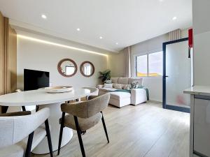 a living room with a white table and chairs at Recanto do Sol by Atlantic Holiday in Caniçal
