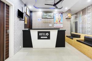 a restaurant with a mitto counter in a room at Hotel O Jammu Near Ragunath Bazaar Formerly GoodWill in Jammu
