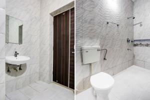 a bathroom with a toilet and a sink at Hotel O Jammu Near Ragunath Bazaar Formerly GoodWill in Jammu