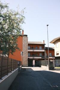 an empty parking lot in front of a building at Casa Delfina - Bergamo in Torre Boldone