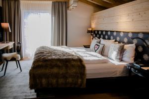 Postel nebo postele na pokoji v ubytování Hotel Piz Buin Klosters