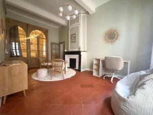 a living room with a couch and a fireplace at Le Régent - Perpignan city center in Perpignan