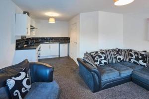 a living room with a couch and a kitchen at Skinningrove Beach House 1 in Skinningrove