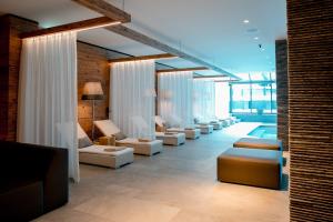 Bazén v ubytování Hotel Piz Buin Klosters nebo v jeho okolí