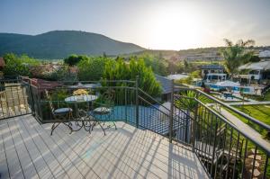 a balcony with a table and a view of a city at אצל ירדנה- מתחם אירוח כפרי ענק למשפחות in Sifsufa