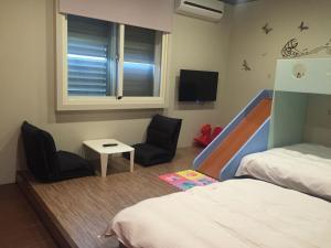 Ένα ή περισσότερα κρεβάτια σε δωμάτιο στο 驛墅家海景包棟民宿
