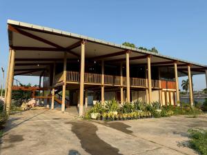 a large building with a porch and a balcony at Bann Maii Soi 14 in Ban Hua Khao Sammuk