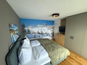 a bedroom with a bed with a painting on the wall at Mountain Lodge - Design Apartment in Winterberg