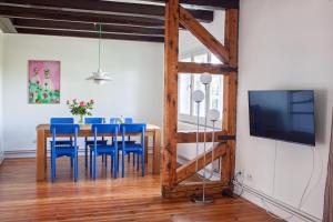a dining room with a table and blue chairs at Reethaus Beusloe I in Beusloe