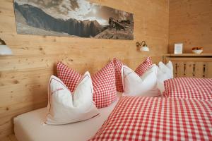 Posteľ alebo postele v izbe v ubytovaní Biohotel Walserstuba