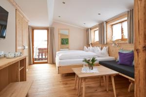 Posteľ alebo postele v izbe v ubytovaní Biohotel Walserstuba
