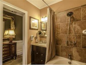 a bathroom with a shower and a tub and a sink at Maison Orsini in Villeneuve-lès-Avignon