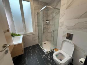 a bathroom with a toilet and a glass shower at Frontière de Monaco - Spacieux et confortable - GM in Beausoleil +10 photos