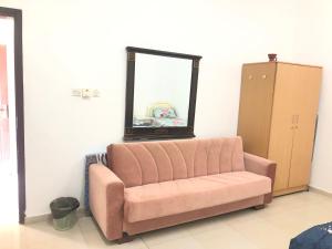 a pink couch in a room with a mirror at Masirah oyster in Ḩilf +10 photos