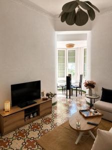 a living room with a flat screen tv and a couch at Van Gogh Flat By La Gobernanta in Alicante