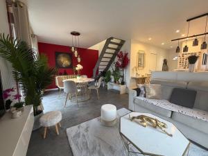 a living room with a couch and a table at Escale des Grimpeurs in Milly-la-Forêt