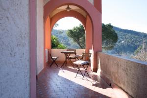 an archway with tables and chairs on a balcony at Casa Belladona Barcelona in Barcelona +16 photos