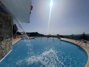 a large swimming pool with a water fountain at Torre Vella 66 in Torroella de Montgrí