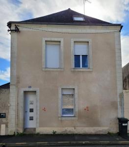an old house with two windows and a door at Appart 1er étage Angers Chalouère in Angers