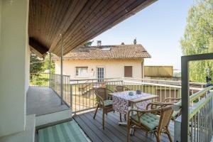 a patio with a table and chairs on a deck at Häusle Felix in Weier
