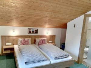 Postel nebo postele na pokoji v ubytování Landhaus Hubert Fiegl