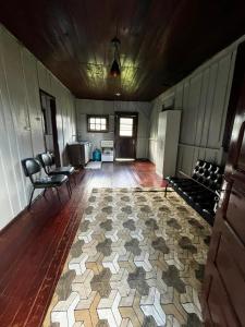 an empty room with a rug on a wooden floor at Casa proximo parque in Santa Rosa