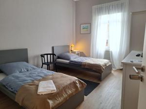 a bedroom with two beds and a window at Villa Doll Germersheim in Germersheim