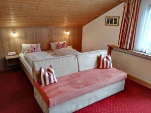 Postel nebo postele na pokoji v ubytování Landhaus Hubert Fiegl