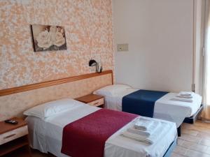 Llit o llits en una habitació de Hotel Serenella