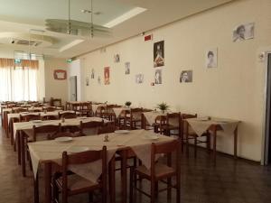 Restaurant o un lloc per menjar a Hotel Serenella 25 fotos més