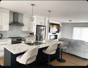 a kitchen with a marble counter top and a kitchen island at La perle de Dieppe in Dieppe
