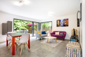 a living room with a table and chairs at Villa Les Lodges Terre et Mer in Concarneau