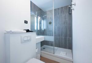 a bathroom with a shower and a toilet at B&B HOTEL Bordeaux Mérignac Cadera Aéroport in Mérignac +30 photos