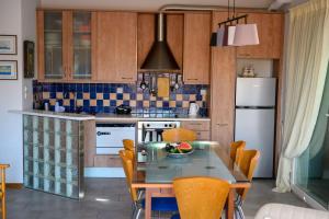 a kitchen with a table and chairs and a refrigerator at Spacious 2 Bd Balcony Apt in Preveza in Preveza