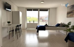 a bedroom with a bed and a table and chairs at BEGE APARTMENTS HomeAway in Marl
