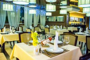 Restoran või mõni muu söögikoht majutusasutuses Jumbo Hotel