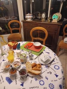 a table with a table cloth with food on it at chambre d'hôte indépendante in Barzan