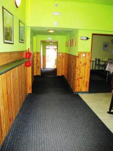 Ένα ή περισσότερα κρεβάτια σε δωμάτιο στο Hotel U Lišky
