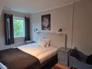a small bedroom with a bed and a window at Utleiebolig Fannrem in Fannrem