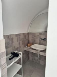 a bathroom with a sink and a mirror at Stanza dei Desideri in Peschici