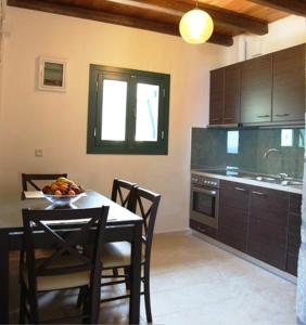 Kuchyň nebo kuchyňský kout v ubytování Petra Nova Villas