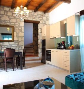 Kuchyň nebo kuchyňský kout v ubytování Petra Nova Villas