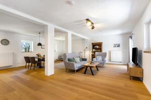 a living room with a couch and a table at Ferienhaus Lilla Huset in Neheim-Hüsten
