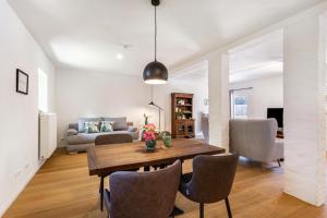 a living room with a wooden table and chairs at Ferienhaus Lilla Huset in Neheim-Hüsten